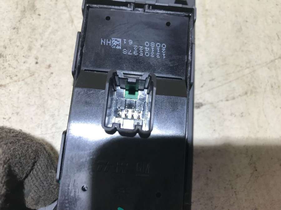 Блок управления стеклоподъемниками Opel Astra J 2012г. | Фото № 4 Блок управления стеклоподъемниками Opel Astra J 2012г. - Фото 4