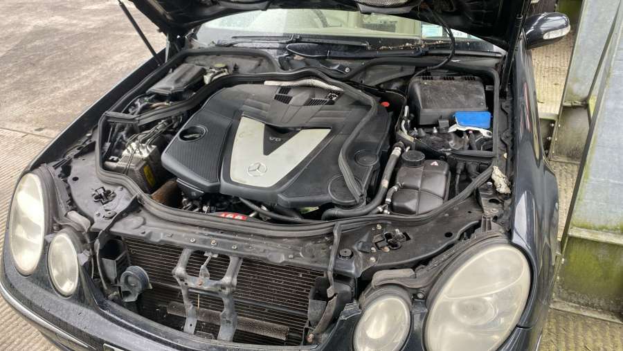 Решетка радиатора MERCEDES BENZ E-CLASS W211 2002г. | Фото № 2 Решетка радиатора MERCEDES BENZ E-CLASS W211 2002г. - Фото 2