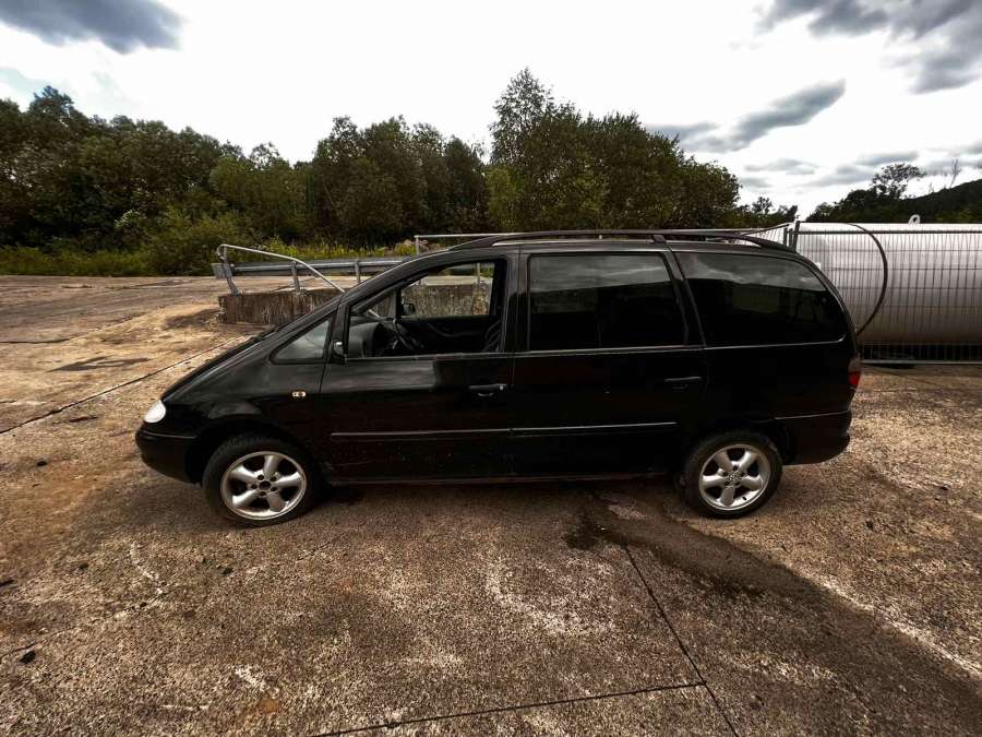 Ограничитель открывания двери передней Volkswagen Sharan 1 (1995-2010) Минивэн 1999г. | Фото № 8 Ограничитель открывания двери передней Volkswagen Sharan 1 (1995-2010) Минивэн 1999г. - Фото 8