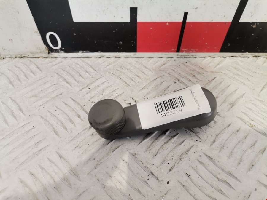 Ручка стеклоподъемника Mazda 2 DY (2003-2007) Хетчбэк 5дв. 2003г. | Фото № 1 Ручка стеклоподъемника Mazda 2 DY (2003-2007) Хетчбэк 5дв. 2003г. - Фото 1