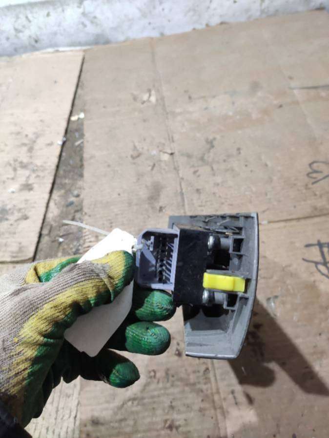 Блок управления стеклоподъемниками Toyota Prius 2 2006г. | Фото № 4 Блок управления стеклоподъемниками Toyota Prius 2 2006г. - Фото 4