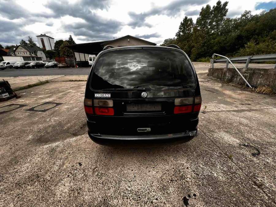 Ограничитель открывания двери передней Volkswagen Sharan 1 (1995-2010) Минивэн 1999г. | Фото № 9 Ограничитель открывания двери передней Volkswagen Sharan 1 (1995-2010) Минивэн 1999г. - Фото 9