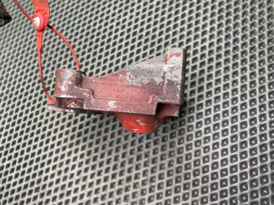 C2D21154DX238A610AA Кронштейн натяжного ролика  Jaguar XF X250 2011г. | Фото № 9  C2D21154DX238A610AA Кронштейн натяжного ролика  Jaguar XF X250 2011г. - Фото 9