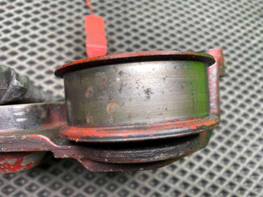 C2D21154DX238A610AA Кронштейн натяжного ролика  Jaguar XF X250 2011г. | Фото № 3  C2D21154DX238A610AA Кронштейн натяжного ролика  Jaguar XF X250 2011г. - Фото 3