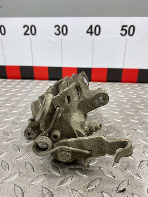 Суппорт задний правый Volkswagen Golf 2006г. | Фото № 2 Суппорт задний правый Volkswagen Golf 2006г. - Фото 2