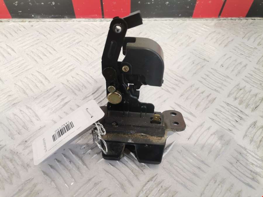 Замок крышки багажника Hyundai Santa Fe 2 (CM) (2005-2012) Внедорожник 5дв. 2006г. | Фото № 2 Замок крышки багажника Hyundai Santa Fe 2 (CM) (2005-2012) Внедорожник 5дв. 2006г. - Фото 2