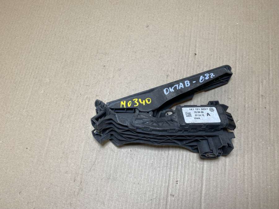 1K1721503P Педаль газа  Volkswagen Beetle 2 2002г. | Фото № 6  1K1721503P Педаль газа  Volkswagen Beetle 2 2002г. - Фото 6