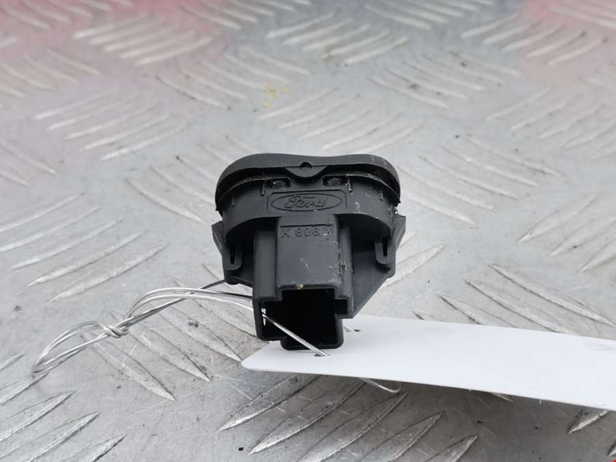 Кнопка стеклоподъемника Ford Focus 1 (1998-2005) Универсал 2002г. | Фото № 2 Кнопка стеклоподъемника Ford Focus 1 (1998-2005) Универсал 2002г. - Фото 2