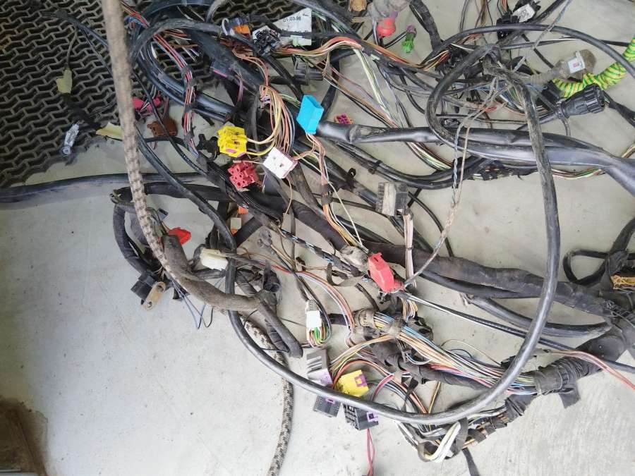 Проводка Audi A4 Универсал 1996г. | Фото № 14 Проводка Audi A4 Универсал 1996г. - Фото 14