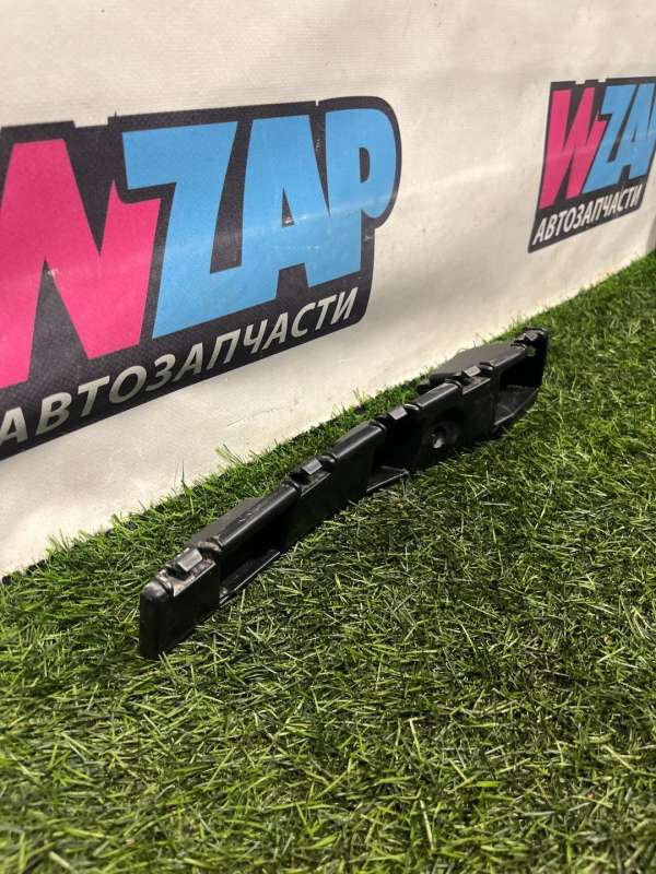 FR3B-16C066-AC Кронштейн крепления порога правый  Ford Mustang 2018г. | Фото № 3  FR3B-16C066-AC Кронштейн крепления порога правый  Ford Mustang 2018г. - Фото 3