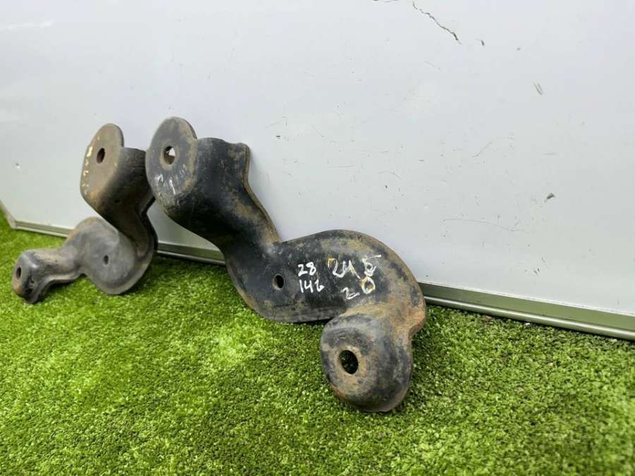 Кронштейн передней балки (пара)   Mitsubishi Galant VIII 1997г. | Фото № 3    Кронштейн передней балки (пара)   Mitsubishi Galant VIII 1997г. - Фото 3