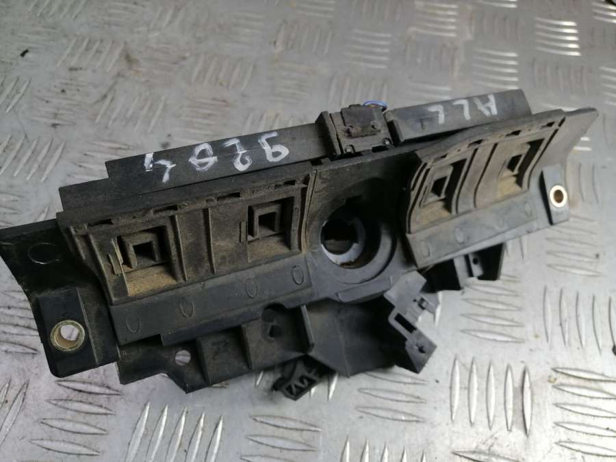 8D9827565C4B0827565H Замок крышки багажника Audi A6 C5 (S6,RS6) 2001г. | Фото № 3 8D9827565C4B0827565H Замок крышки багажника Audi A6 C5 (S6,RS6) 2001г. - Фото 3