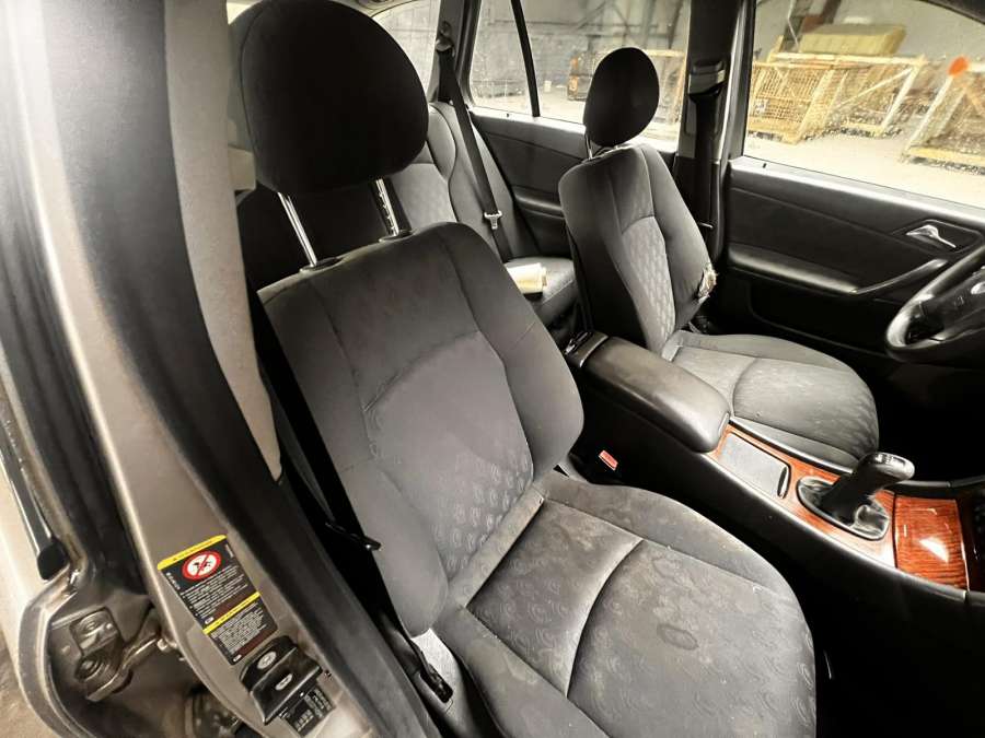 Петля крышки (двери) багажника Mercedes C-Class (W203) (2000-2008) Универсал 2003г. | Фото № 8 Петля крышки (двери) багажника Mercedes C-Class (W203) (2000-2008) Универсал 2003г. - Фото 8