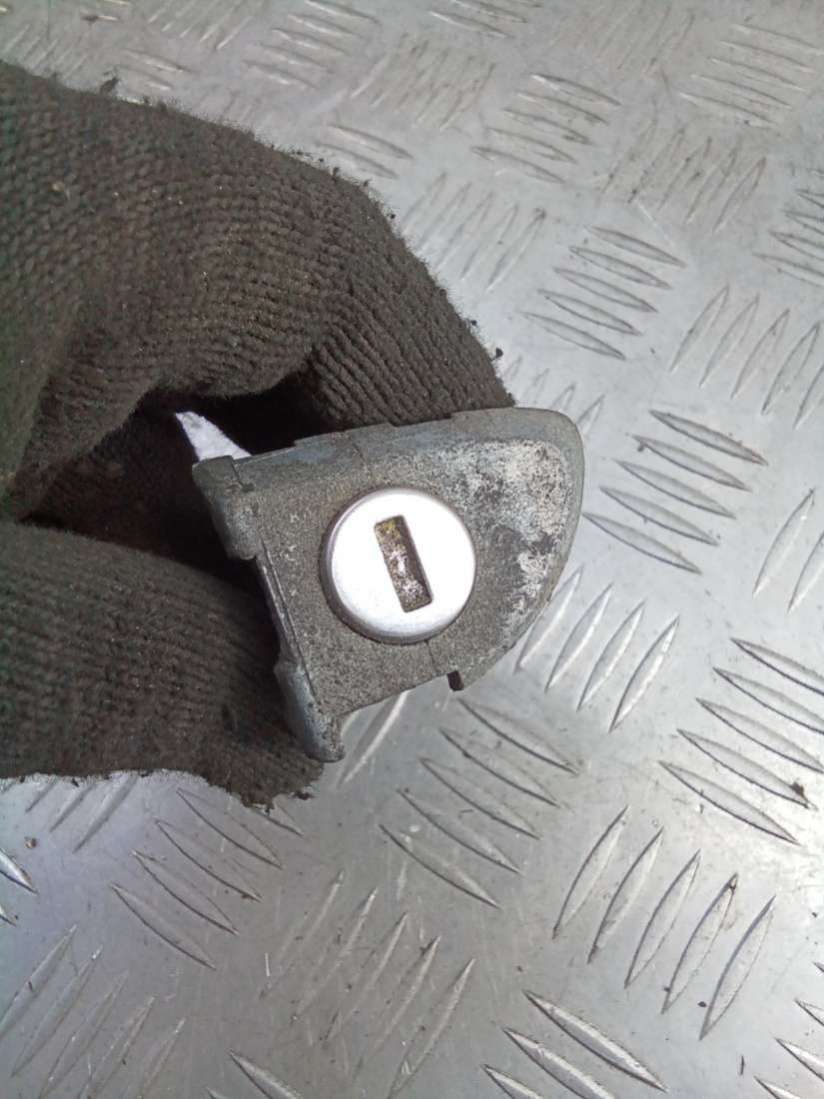 Личинка дверного замка Volkswagen Passat B7 2012г. | Фото № 6 Личинка дверного замка Volkswagen Passat B7 2012г. - Фото 6