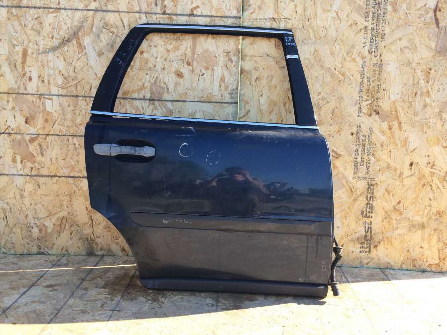 Дверь задняя правая Volvo XC90 Джип 2003г. | Фото № 1 Дверь задняя правая Volvo XC90 Джип 2003г. - Фото 1