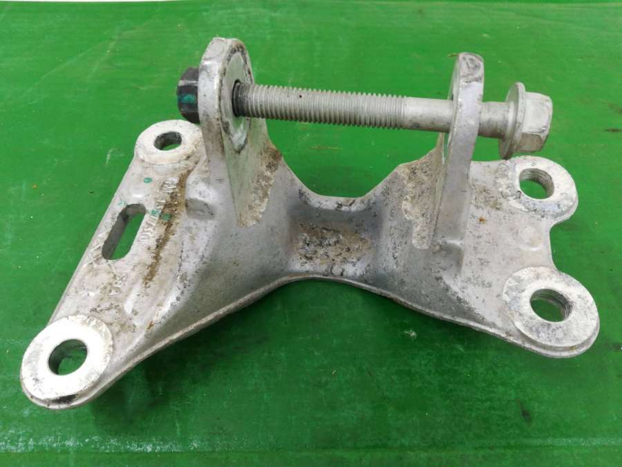 13377310 Кронштейн балки правый Buick Envision внедорожник 5 дв. 2019г. | Фото № 2 13377310 Кронштейн балки правый Buick Envision внедорожник 5 дв. 2019г. - Фото 2