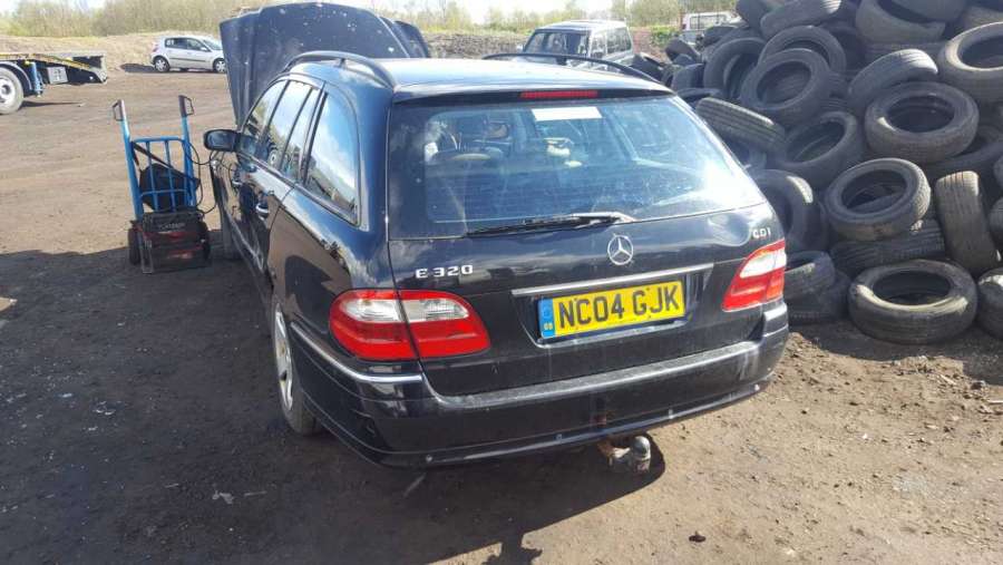 Лючок бензобака Mercedes E-Class (W211) (2002-2009) Универсал 2004г. | Фото № 10 Лючок бензобака Mercedes E-Class (W211) (2002-2009) Универсал 2004г. - Фото 10