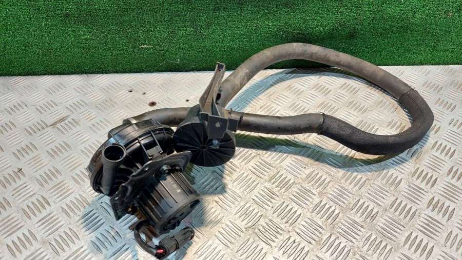 Насос продувки катализатора BMW 3 E46 2002г. | Фото № 1 Насос продувки катализатора BMW 3 E46 2002г. - Фото 1