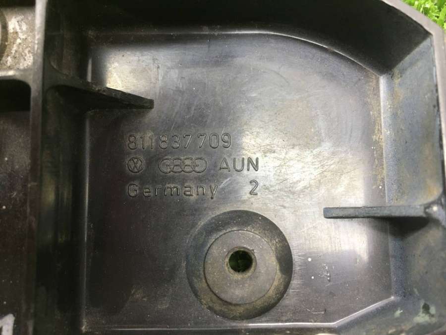 811837709 Ручка внутренняя задняя левая  Audi 80 1982г. | Фото № 6  811837709 Ручка внутренняя задняя левая  Audi 80 1982г. - Фото 6