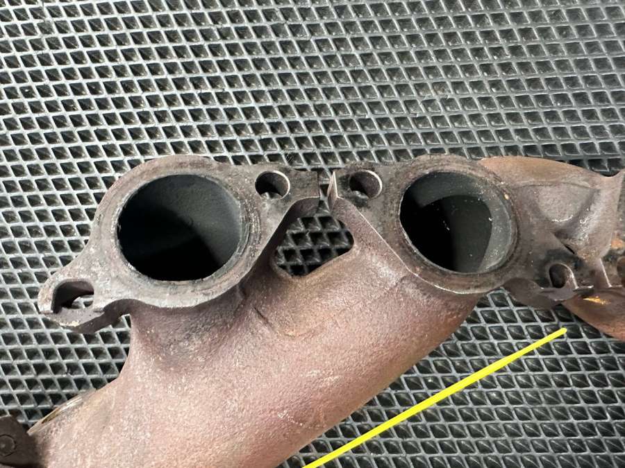 8W93-9431-BB Выпускной коллектор  Jaguar XF X250 2009г. | Фото № 6  8W93-9431-BB Выпускной коллектор  Jaguar XF X250 2009г. - Фото 6