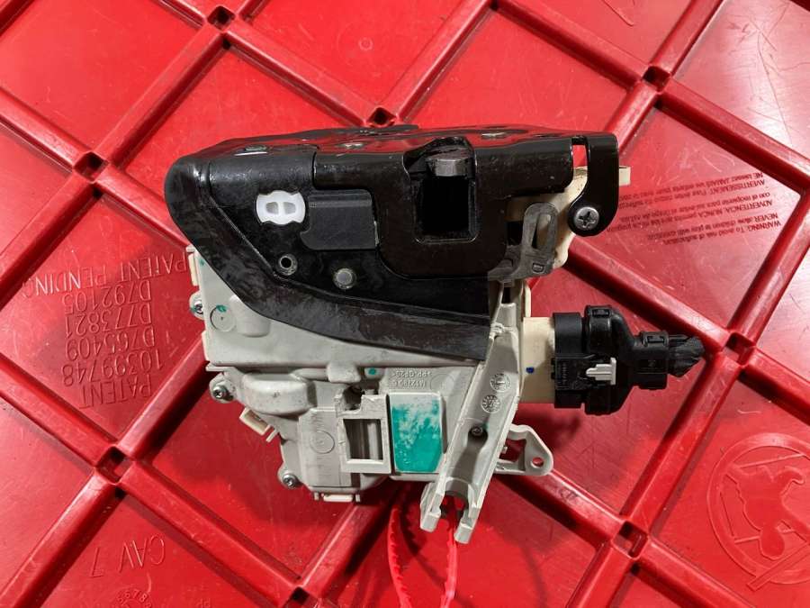 8J1837016D8J1837016F Замок двери передней правой  Audi A6 4G/C7 2012г. | Фото № 5  8J1837016D8J1837016F Замок двери передней правой  Audi A6 4G/C7 2012г. - Фото 5