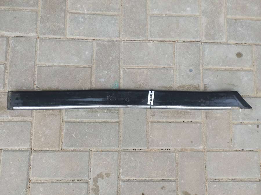 Молдинг двери задней правой Peugeot 405 1992г. | Фото № 1 Молдинг двери задней правой Peugeot 405 1992г. - Фото 1