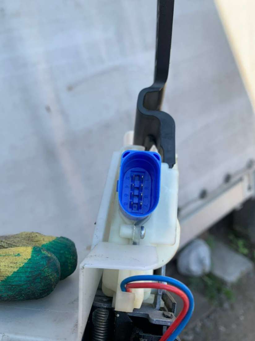 Замок двери передней правой Volkswagen Caravelle T6 2018г. | Фото № 2 Замок двери передней правой Volkswagen Caravelle T6 2018г. - Фото 2