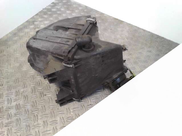 Корпус воздушного фильтра Volkswagen Passat 5 (1996 - 2000) Универсал 1999г. | Фото № 1 Корпус воздушного фильтра Volkswagen Passat 5 (1996 - 2000) Универсал 1999г. - Фото 1