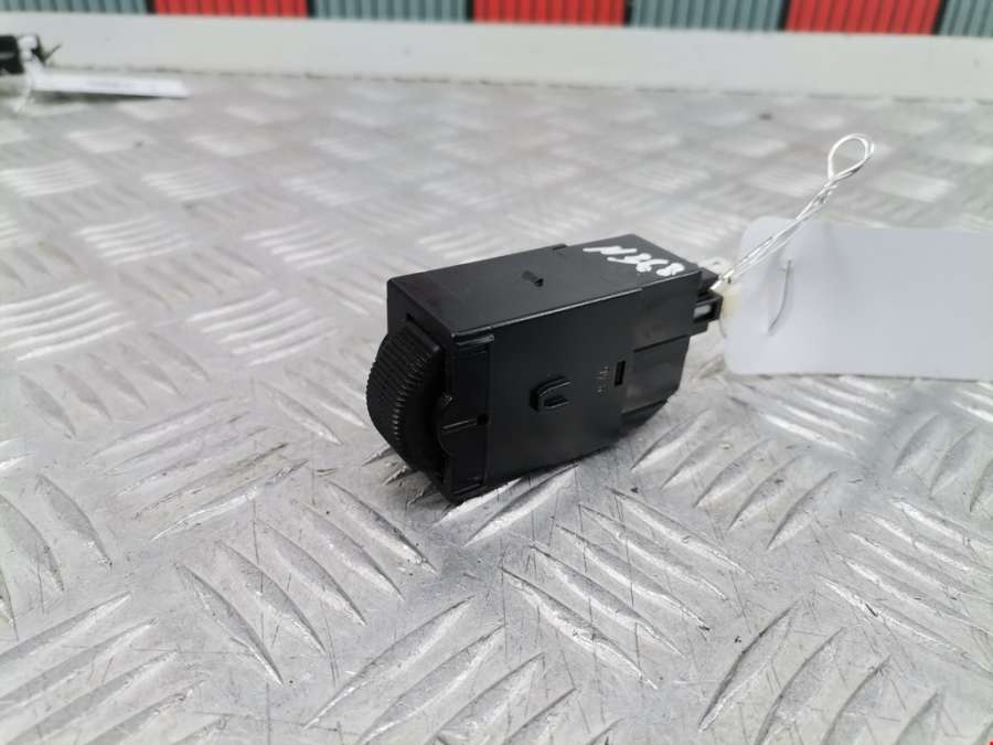 04000900 Кнопка освещения панели приборов Mitsubishi Space_Star 1 (1998-2005) Минивэн 1999г. | Фото № 2 04000900 Кнопка освещения панели приборов Mitsubishi Space_Star 1 (1998-2005) Минивэн 1999г. - Фото 2