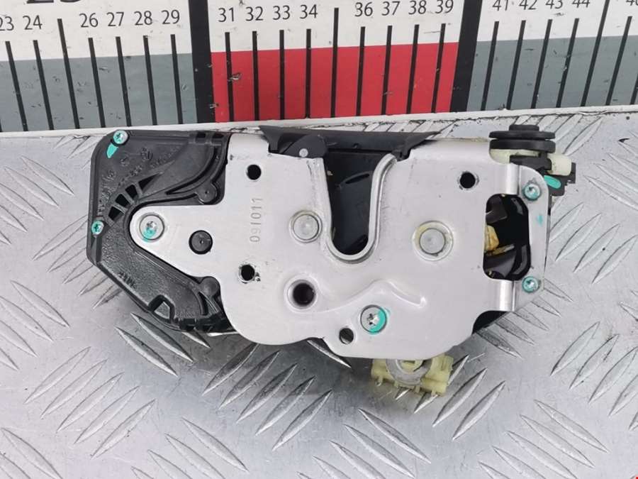 Замок двери задней левой Chevrolet Cruze 2 (J300) (2008-2016) Седан 2009г. | Фото № 1 Замок двери задней левой Chevrolet Cruze 2 (J300) (2008-2016) Седан 2009г. - Фото 1