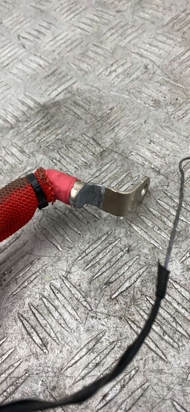 6.1126839821684E+17 Плюсовой провод аккумулятора BMW X3 внедорожник 5 дв. 2019г. | Фото № 4 6.1126839821684E+17 Плюсовой провод аккумулятора BMW X3 внедорожник 5 дв. 2019г. - Фото 4