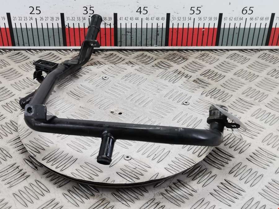 Трубка системы охлаждения Volkswagen Touran 1 (2003-2015) Минивэн 2006г. | Фото № 2 Трубка системы охлаждения Volkswagen Touran 1 (2003-2015) Минивэн 2006г. - Фото 2