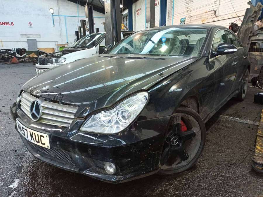 Замок капота Mercedes CLS-Class (W219) (2004-2010) Седан 2007г. | Фото № 13 Замок капота Mercedes CLS-Class (W219) (2004-2010) Седан 2007г. - Фото 13