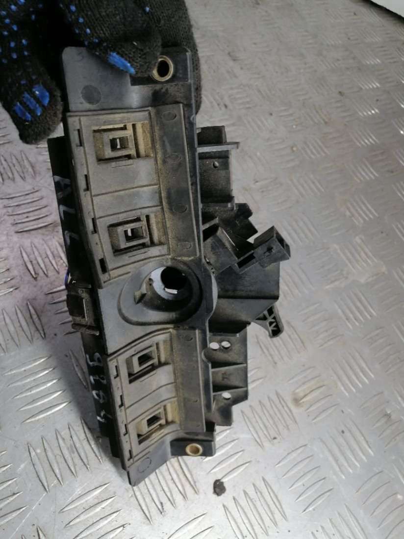 8D9827565C4B0827565H Замок крышки багажника Audi A6 C5 (S6,RS6) 2001г. | Фото № 13 8D9827565C4B0827565H Замок крышки багажника Audi A6 C5 (S6,RS6) 2001г. - Фото 13