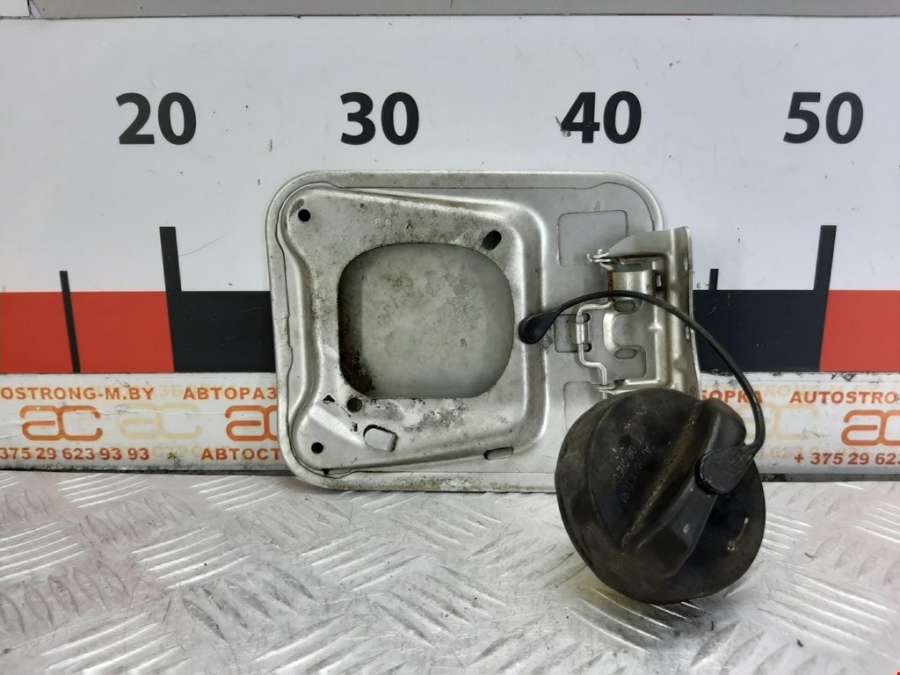 Лючок бензобака Chrysler 300C 1 (2004-2011) Седан 2007г. | Фото № 2 Лючок бензобака Chrysler 300C 1 (2004-2011) Седан 2007г. - Фото 2