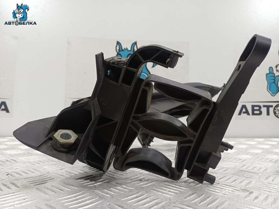 8K0805608C Крепление фары правой Audi A4 B8 0000г. | Фото № 4 8K0805608C Крепление фары правой Audi A4 B8 0000г. - Фото 4