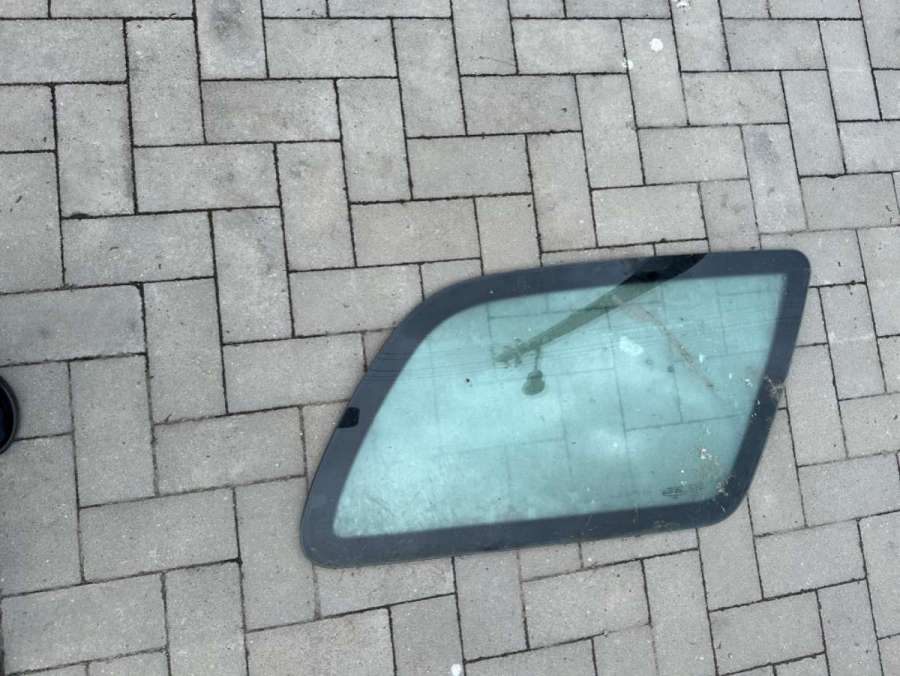 Стекло кузовное боковое правое Ford Escort 5 1992г. | Фото № 1 Стекло кузовное боковое правое Ford Escort 5 1992г. - Фото 1