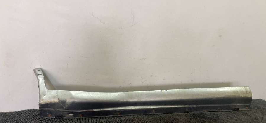 Накладка на порог наружная правая Hyundai Santa Fe 1 поколение внедорожник 2003г. | Фото № 1 Накладка на порог наружная правая Hyundai Santa Fe 1 поколение внедорожник 2003г. - Фото 1