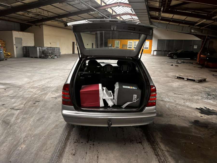 Петля двери передней правой Mercedes C-Class (W203) (2000-2008) Универсал 2003г. | Фото № 11 Петля двери передней правой Mercedes C-Class (W203) (2000-2008) Универсал 2003г. - Фото 11