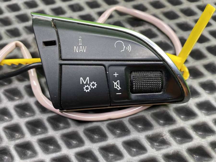 4H0951523B Кнопки управления на руле Audi A8 D4/4H 2012г. | Фото № 2 4H0951523B Кнопки управления на руле Audi A8 D4/4H 2012г. - Фото 2