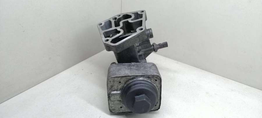 Теплообменник масляного фильтра  Volkswagen Passat B5 2001г. | Фото № 4   Теплообменник масляного фильтра  Volkswagen Passat B5 2001г. - Фото 4