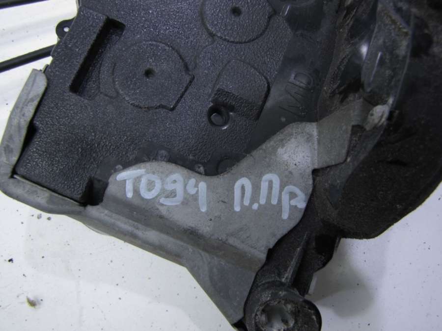 Замок двери передней правой Toyota Prius 3 2009г. | Фото № 5 Замок двери передней правой Toyota Prius 3 2009г. - Фото 5