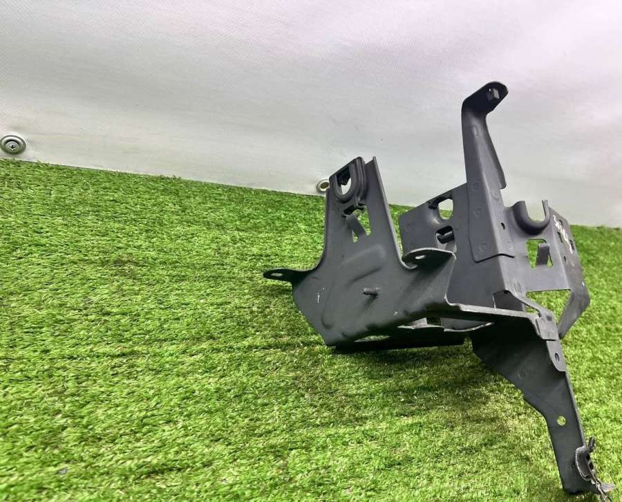 4B0614119AA Кронштейн (крепление)  Volkswagen Passat B5 2003г. | Фото № 5  4B0614119AA Кронштейн (крепление)  Volkswagen Passat B5 2003г. - Фото 5