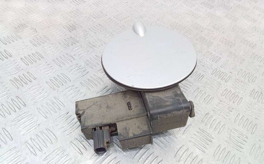 6M51-R405A02-AA Лючок топливного бака Ford C-Max 2008г. | Фото № 2 6M51-R405A02-AA Лючок топливного бака Ford C-Max 2008г. - Фото 2
