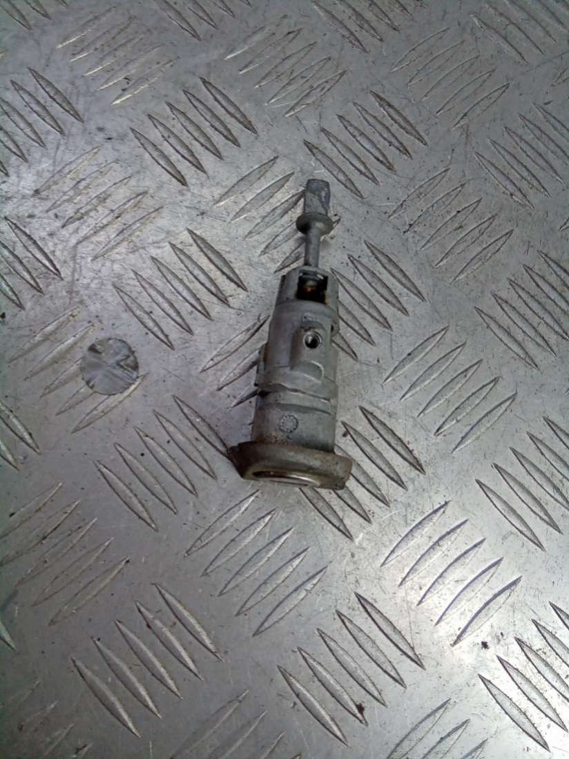 Личинка дверного замка Volkswagen Passat B7 2012г. | Фото № 3 Личинка дверного замка Volkswagen Passat B7 2012г. - Фото 3