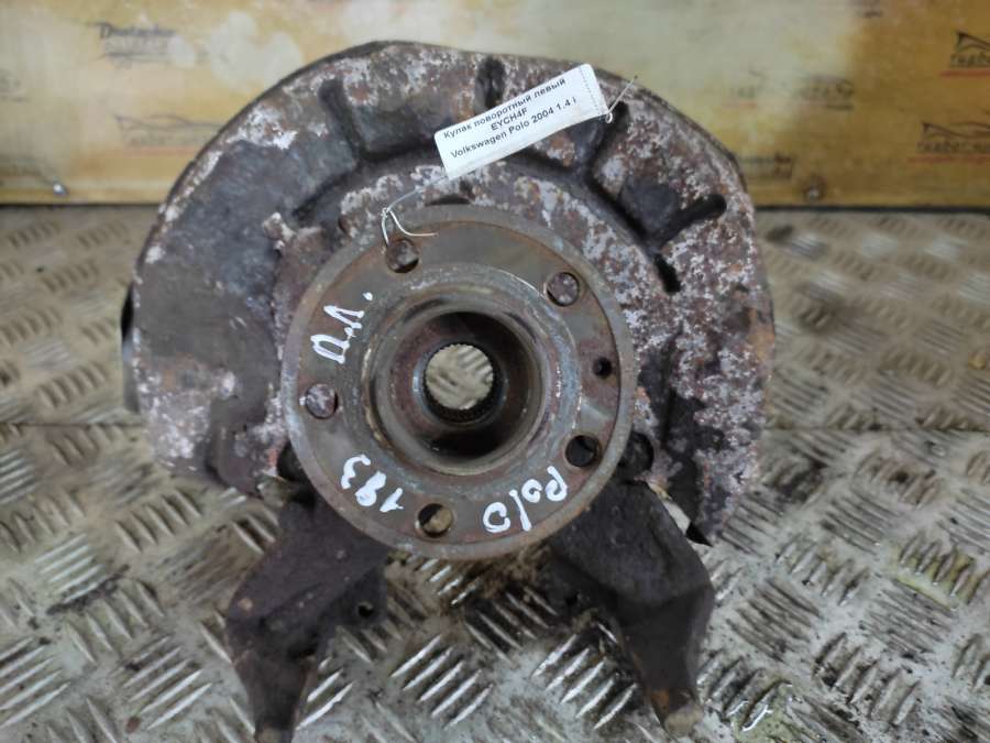 Кулак поворотный левый Volkswagen Polo Хэтчбэк 5 дв. 2004г. | Фото № 2 Кулак поворотный левый Volkswagen Polo Хэтчбэк 5 дв. 2004г. - Фото 2