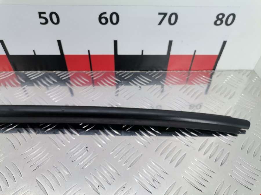 Накладка декоративная (молдинг) стекла двери задней левой Citroen Xsara Picasso (1999-2012) Минивэн 2002г. | Фото № 3 Накладка декоративная (молдинг) стекла двери задней левой Citroen Xsara Picasso (1999-2012) Минивэн 2002г. - Фото 3