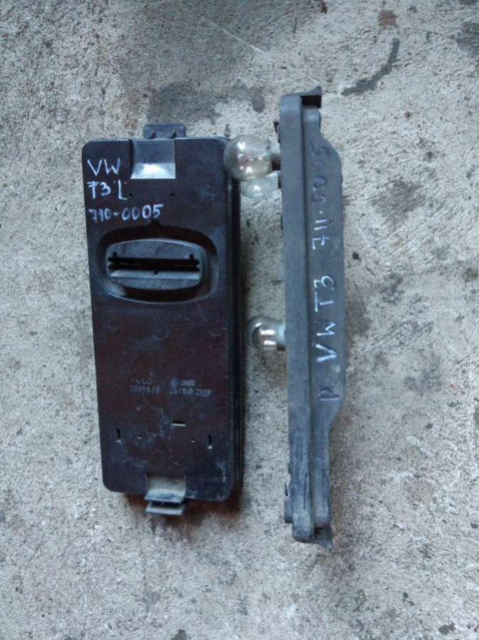 Панель (плата) заднего правого фонаря Volkswagen Caravelle T3 1985г. | Фото № 3 Панель (плата) заднего правого фонаря Volkswagen Caravelle T3 1985г. - Фото 3