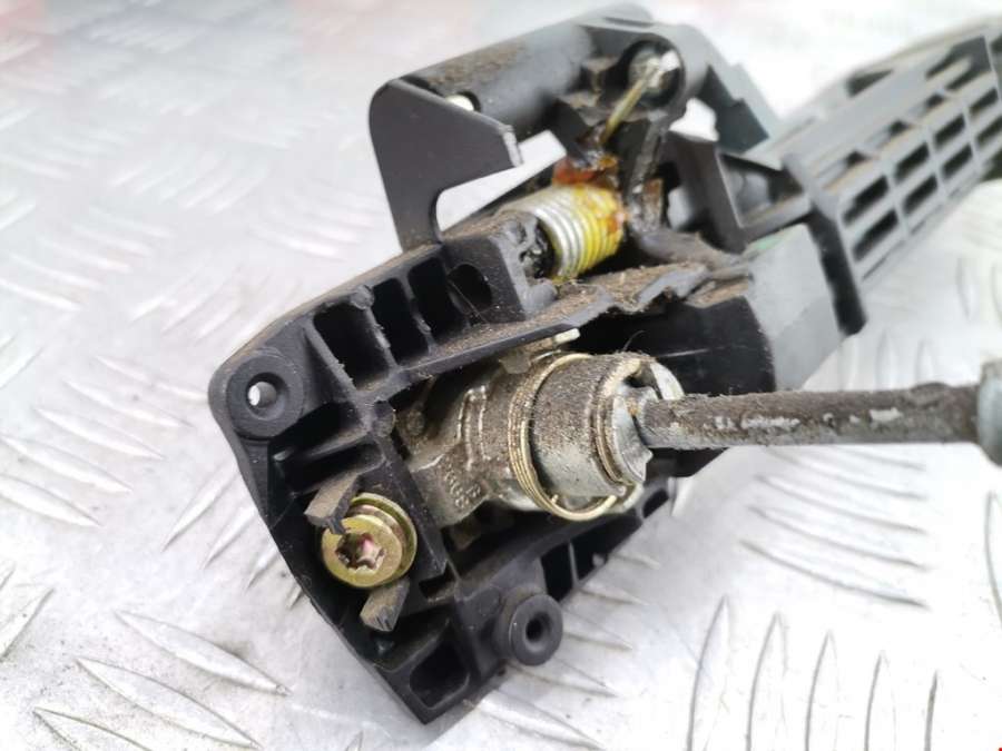 242303 Ручка двери наружная передняя левая Toyota Corolla Verso 2 (2004-2009) Минивэн 2004г. | Фото № 4 242303 Ручка двери наружная передняя левая Toyota Corolla Verso 2 (2004-2009) Минивэн 2004г. - Фото 4