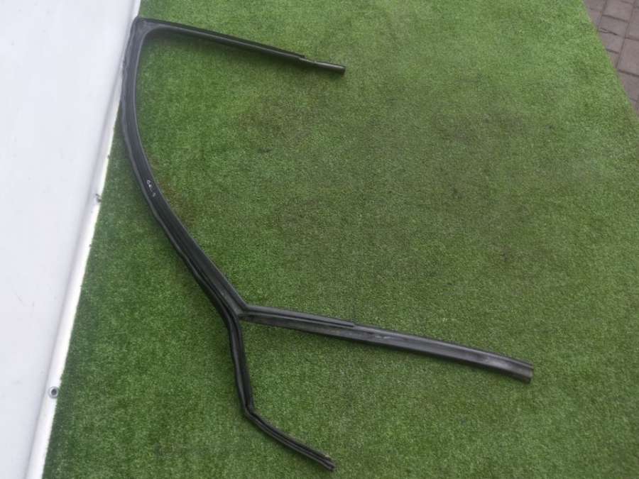 Уплотнитель двери передний правый Volkswagen Polo V 2018г. | Фото № 3 Уплотнитель двери передний правый Volkswagen Polo V 2018г. - Фото 3